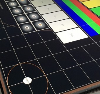 波盾成功邦定90寸超大液晶屏